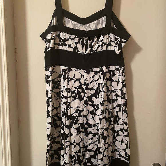 😊 3/$40.  Reitmans summer dress - Picture 3 of 6
